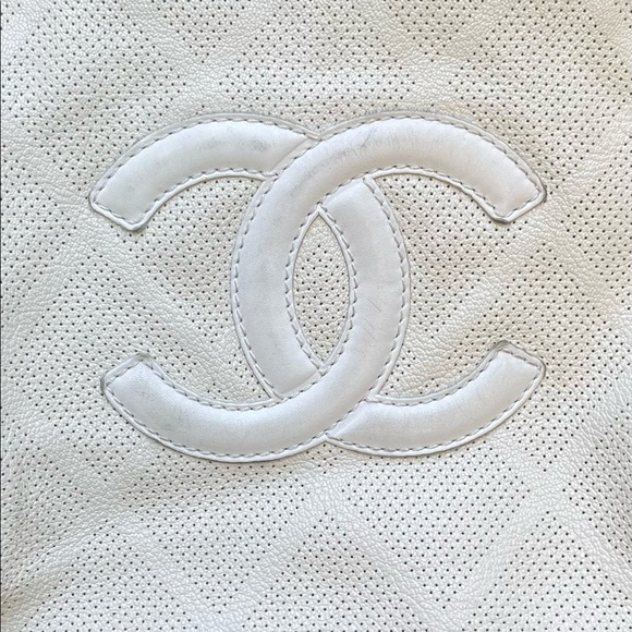 Chanel white lambskin leather tote - Picture 5 of 16